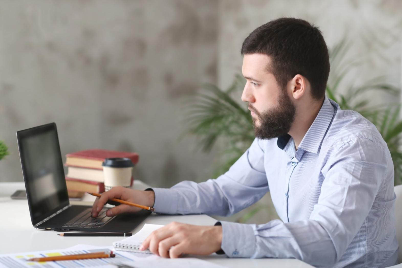 Finanzanalyse und Szenario-Modellierung Arbeitsplatz