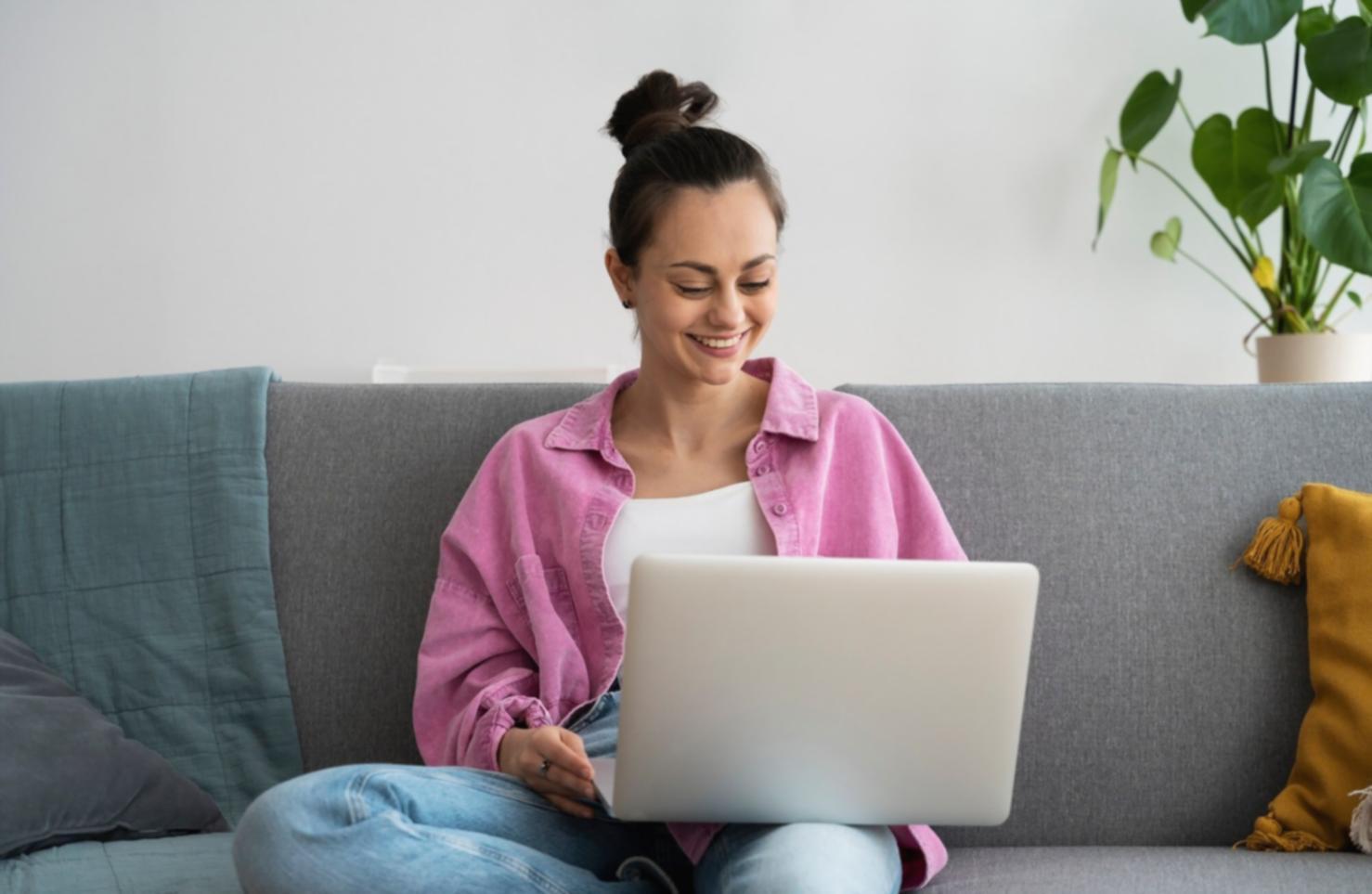 Studierende bei der Analyse komplexer Finanzmodelle am Computer